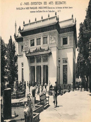 Extensive Collection of Souvenir Postcards from Exposition Internationale des Arts Décoratifs et Industriels Modernes of 1925 in Paris.